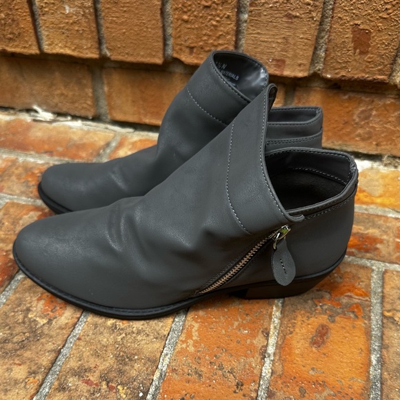 easy street Shoes - Easy Street black ankle booties grey size 7.5
